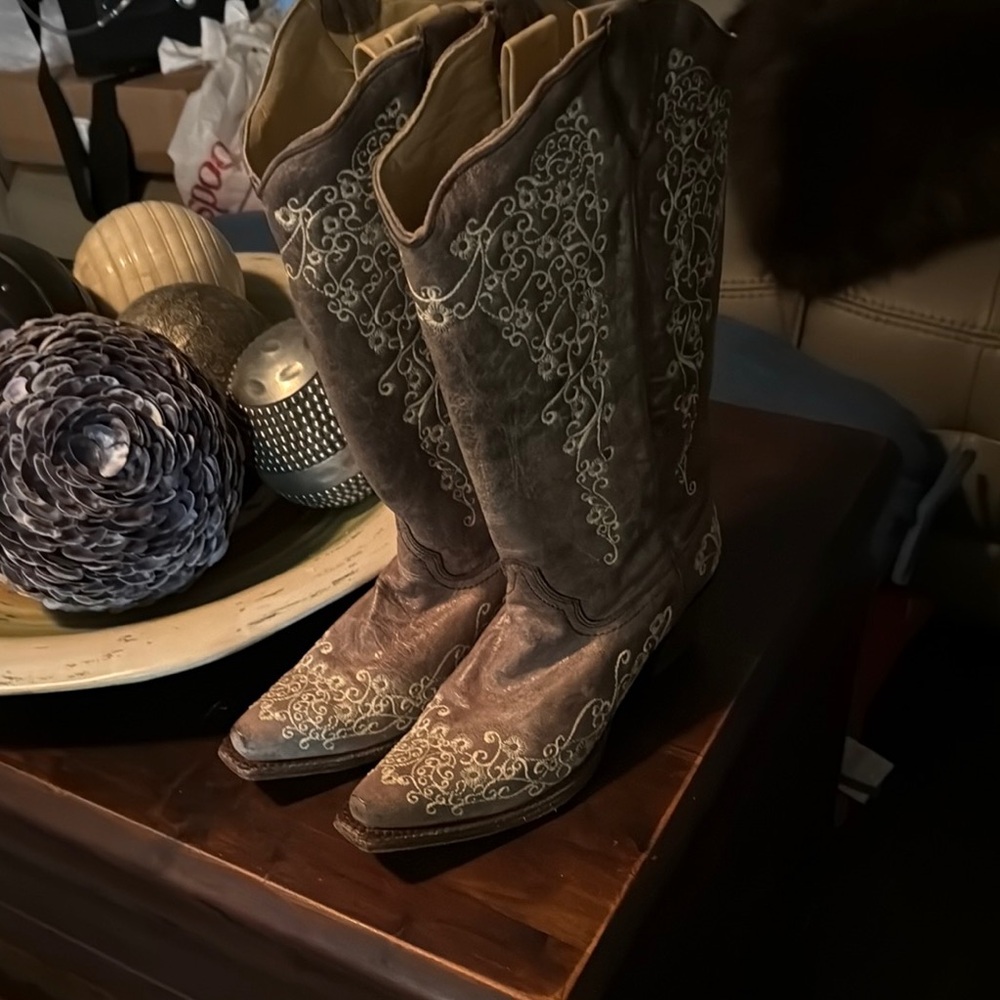 Women cowboy boots